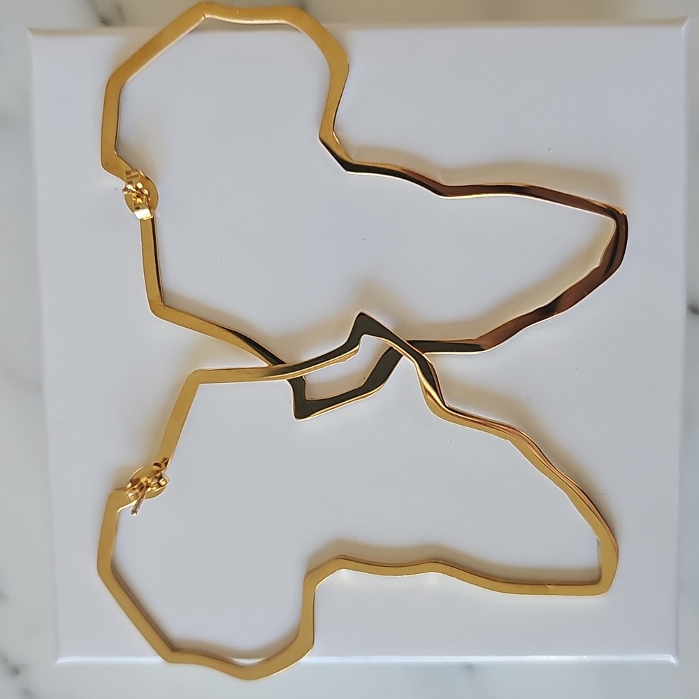🌻HP🌻Africa Map Hoop Post Earrings 18K Gold Plated NIB - Picture 2 of 5